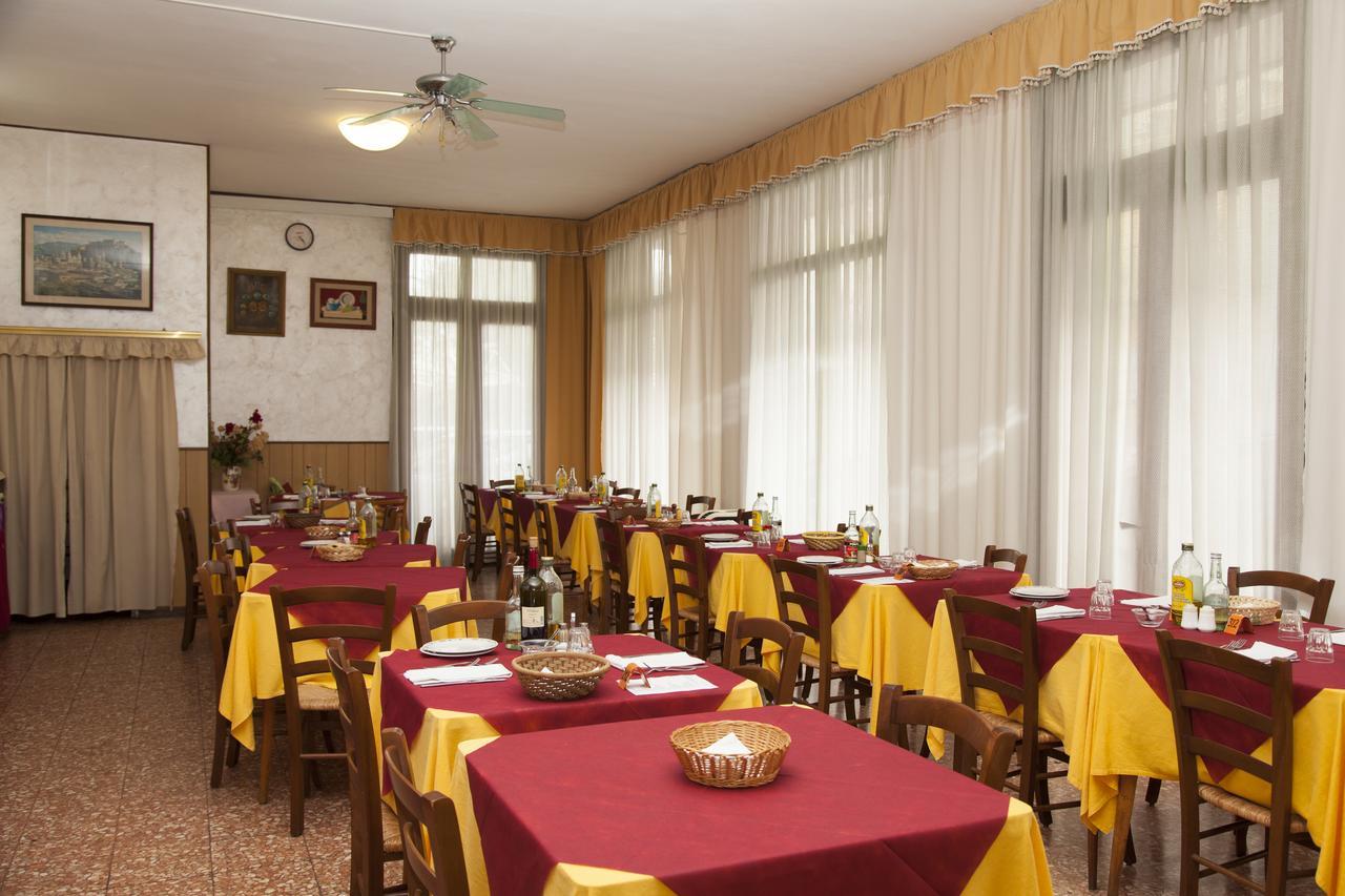 Hotel Taormina Лідо-ді-Єзоло Екстер'єр фото