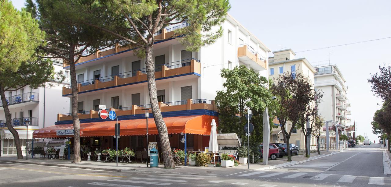 Hotel Taormina Лідо-ді-Єзоло Екстер'єр фото