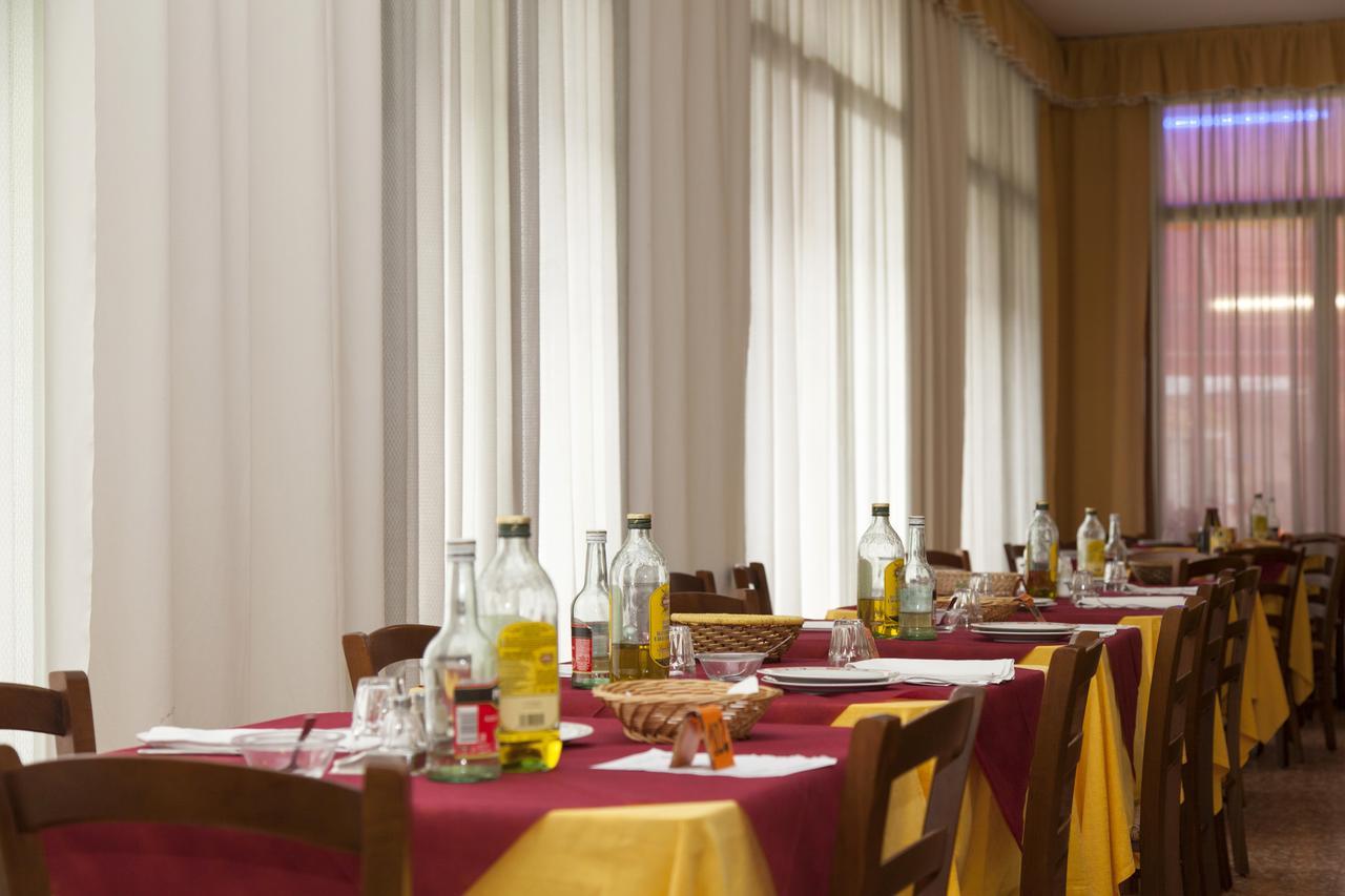 Hotel Taormina Лідо-ді-Єзоло Екстер'єр фото